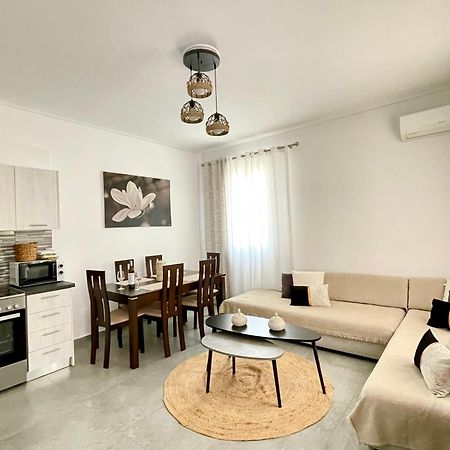 Emanouela'S Apartement In The Center Of Adamas المظهر الخارجي الصورة